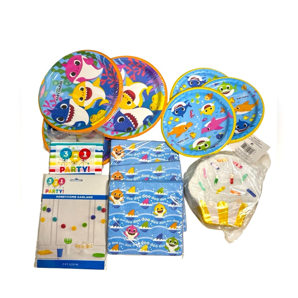 BABY SHARK 11 PC BUNDLE